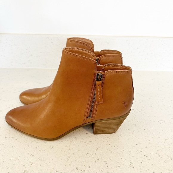 Frye Shoes - Frye Judith Double Zip Brown Leather Ankle Boots Booties 9